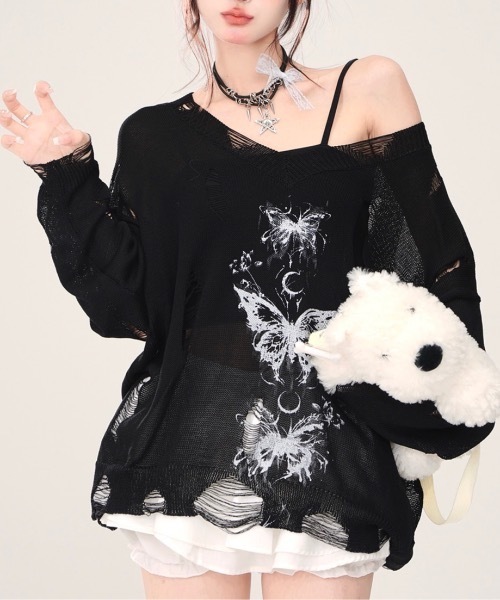 Alvia(アルビア)の「Vネックダメージ風バタフライプリント ニットトップス(ニット/セーター・レディース・ホワイト/ブラック・M)」の14枚目の写真