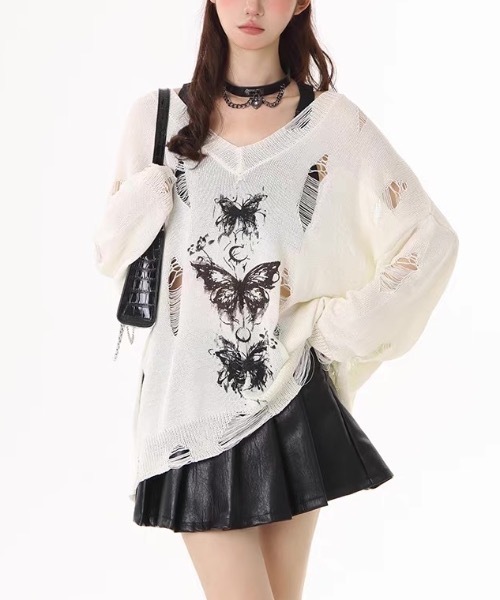 Alvia(アルビア)の「Vネックダメージ風バタフライプリント ニットトップス(ニット/セーター・レディース・ホワイト/ブラック・M)」の7枚目の写真