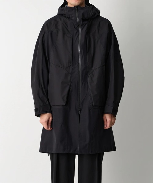 WHITE MOUNTAINEERING(ホワイトマウンテニアリング)の「【White Mountaineering/ホワイトマウンテニアリング】GORE-TEX HOODED COAT(ダウンジャケット/コート・メンズ・ブラック・2/1)」の2枚目の写真
