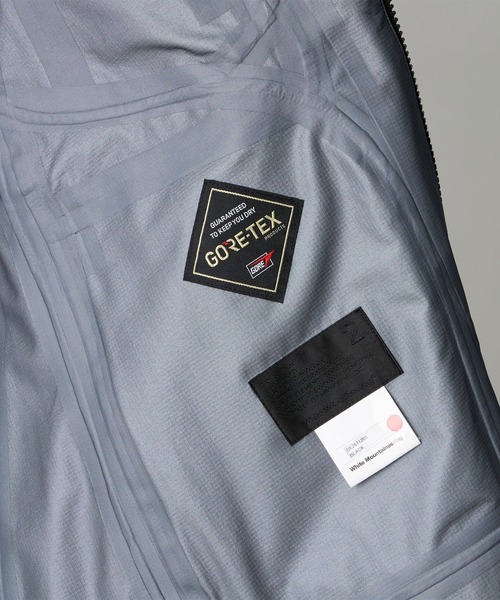 WHITE MOUNTAINEERING(ホワイトマウンテニアリング)の「【White Mountaineering/ホワイトマウンテニアリング】GORE-TEX HOODED COAT(ダウンジャケット/コート・メンズ・ブラック・2/1)」の11枚目の写真