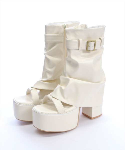 clear（クリア）の「カバーブーツ厚底サンダル（サンダル・レディース・ブラック/アイボリー・L/M）」の2枚目の写真