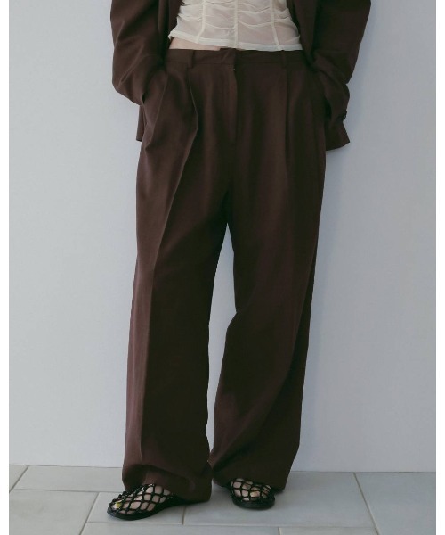 anuke(アンヌーク)の「Linen Tuck Pants 62610706(その他パンツ・メンズ・ブラウン/ネイビー・36/38)」の1枚目の写真