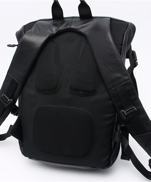 BROSKI&SUPPLY FORK バックパック 本革 全身レザー BROSKI AND SUPPLYのリュックFROK IIがMacBook Airに