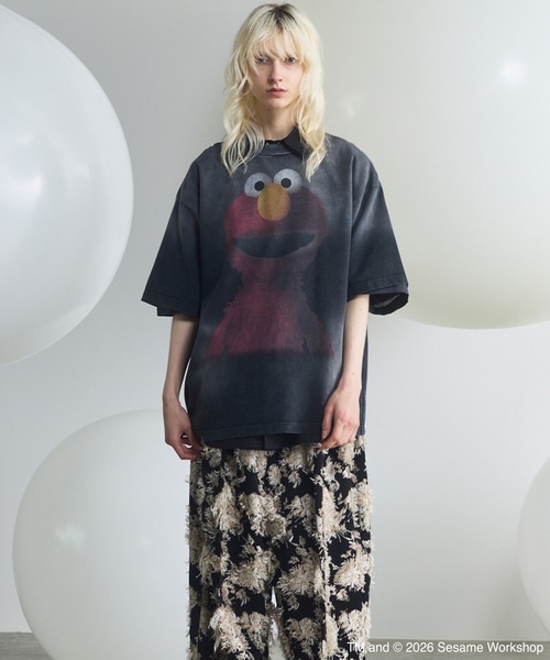 MAISON SPECIAL(メゾンスペシャル)の「《UNISEX》【MOVIE SERIES】「SESAME STREET」- Elmo - Prime-Over Crew Neck Short Sleeve T-Shirt/「セサミストリート」-エルモ-プライムオーバークルーネックショートスリーブTシャツ【MAISON SPECIAL/メゾンスペシャル】(Tシャツ/カットソー・メンズ・ブラック/ネイビー・0/1/2)」の4枚目の写真