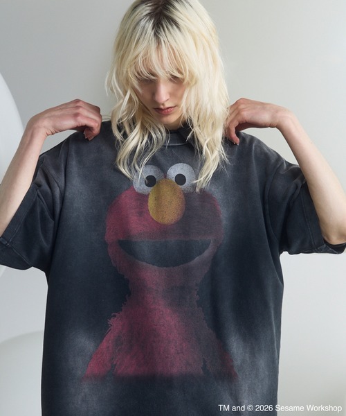 MAISON SPECIAL(メゾンスペシャル)の「《UNISEX》【MOVIE SERIES】「SESAME STREET」- Elmo - Prime-Over Crew Neck Short Sleeve T-Shirt/「セサミストリート」-エルモ-プライムオーバークルーネックショートスリーブTシャツ【MAISON SPECIAL/メゾンスペシャル】(Tシャツ/カットソー・メンズ・ブラック/ネイビー・0/1/2)」の7枚目の写真