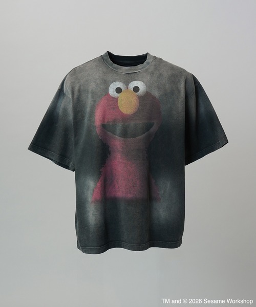 MAISON SPECIAL(メゾンスペシャル)の「《UNISEX》【MOVIE SERIES】「SESAME STREET」- Elmo - Prime-Over Crew Neck Short Sleeve T-Shirt/「セサミストリート」-エルモ-プライムオーバークルーネックショートスリーブTシャツ【MAISON SPECIAL/メゾンスペシャル】(Tシャツ/カットソー・メンズ・ブラック/ネイビー・0/1/2)」の8枚目の写真