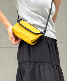 TAB N SHIFT（タブアンドシフト）の「Joy Eyewear Cross Bag - Mustard（メッセンジャーバッグ）」