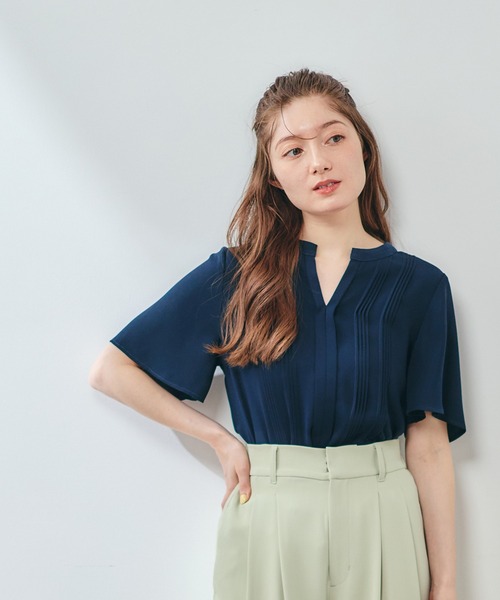 12Twelve Agenda(トゥエルブ アジェンダ)の「フレンチキスピンタック5分袖ブラウス(シャツ/ブラウス・レディース・オフホワイト/サックスブルー/ネイビー/ピンク・M)」の6枚目の写真
