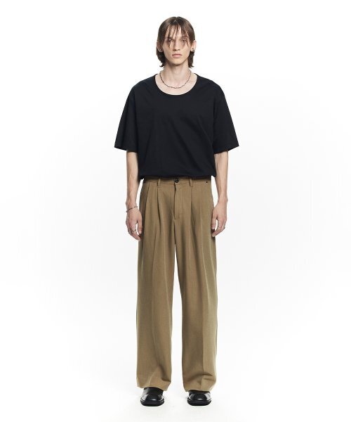 MAISON MINED（メゾンミネド）の「SAINT TWO TUCK WIDE PANTS BEIGE（スラックス・メンズ・その他・SMALL/MEDIUM/LARGE）」の4枚目の写真