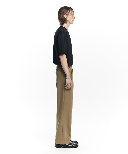 MAISON MINED（メゾンミネド）の「SAINT TWO TUCK WIDE PANTS BEIGE（スラックス・メンズ・その他・SMALL/MEDIUM/LARGE）」の5枚目の写真