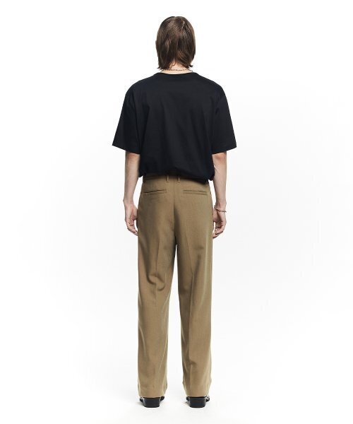 MAISON MINED（メゾンミネド）の「SAINT TWO TUCK WIDE PANTS BEIGE（スラックス・メンズ・その他・SMALL/MEDIUM/LARGE）」の6枚目の写真