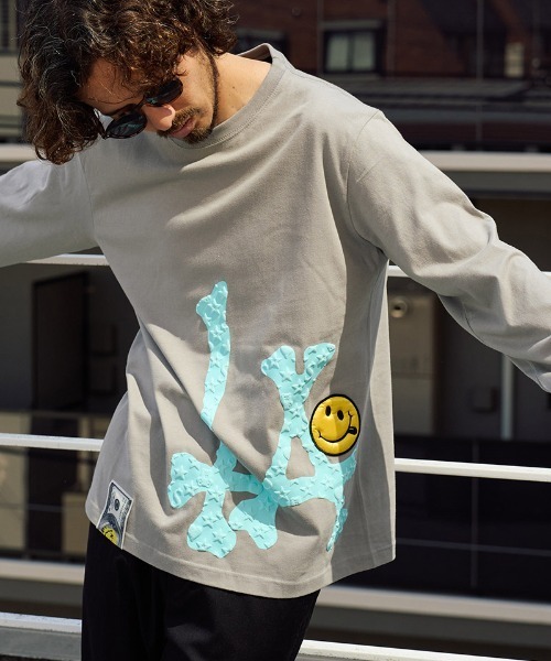 STUD MUFFIN(スタッドマフィン)の「mlt5685- 5.6ozコットン天竺 ボーンLAフォームプリント LS Tシャツ(624-02899)(Tシャツ/カットソー・メンズ・ブラック/チャコールグレー/ホワイト・2/3/4)」の1枚目の写真