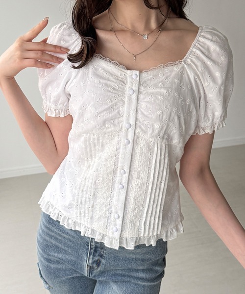 junoah(ジュノア)の「レースフリルピンタックパフスリーブブラウス(シャツ/ブラウス・レディース・ブラック/ホワイト/ブルー・SMALL/MEDIUM/LARGE)」の1枚目の写真