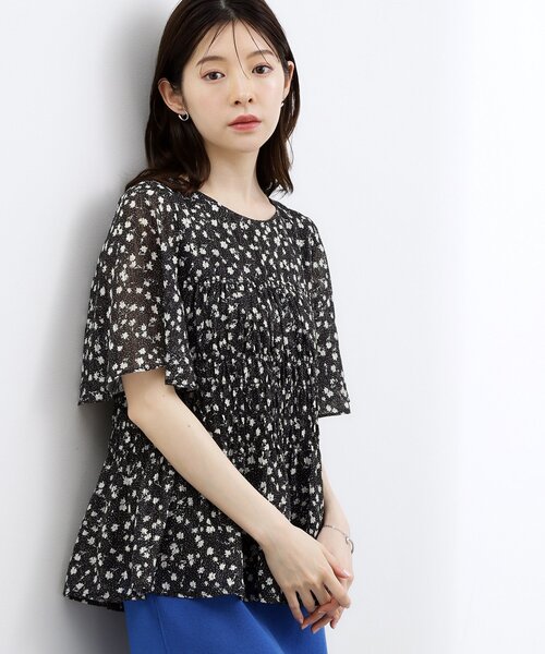 grove(グローブ)の「【二の腕・体型カバー】軽やかシャーリングブラウス(シャツ/ブラウス・レディース・ブラック系/スモーキーグリーン系1/オフホワイト・02/03/04/05)」の1枚目の写真