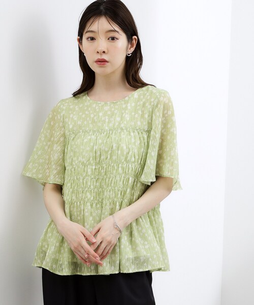 grove(グローブ)の「【二の腕・体型カバー】軽やかシャーリングブラウス(シャツ/ブラウス・レディース・ブラック系/スモーキーグリーン系1/オフホワイト・02/03/04/05)」の13枚目の写真