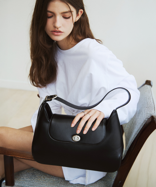 MADENROLLS(マデンロールズ)の「Timo Bag Black(ショルダーバッグ・レディース・その他・FREE)」の1枚目の写真