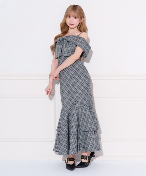 apres jour(アプレジュール)の「オフショルリボンマーメイドワンピース(ワンピース・レディース・ブルー系その他/ブラック系その他/オフホワイト・MEDIUM/X-LARGE/SMALL)」の3枚目の写真