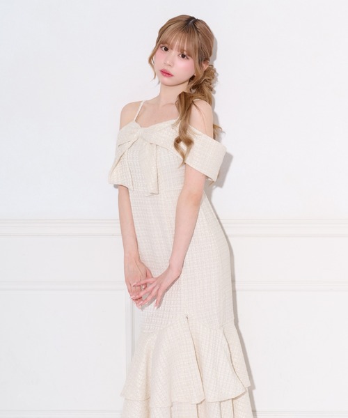 apres jour(アプレジュール)の「オフショルリボンマーメイドワンピース(ワンピース・レディース・ブルー系その他/ブラック系その他/オフホワイト・MEDIUM/X-LARGE/SMALL)」の5枚目の写真