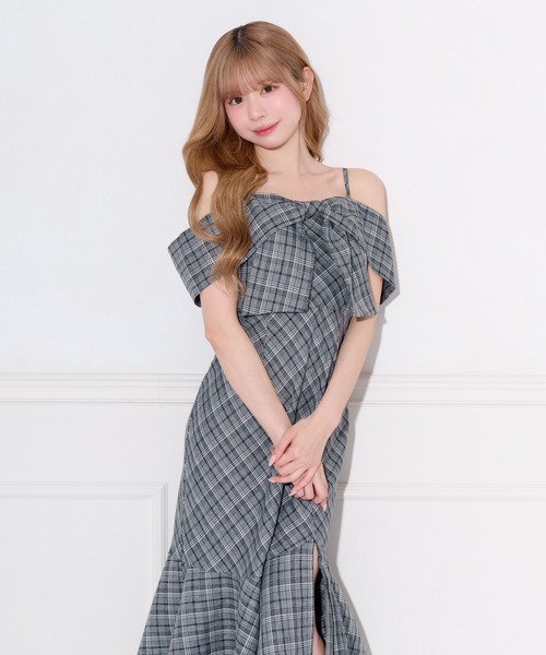apres jour(アプレジュール)の「オフショルリボンマーメイドワンピース(ワンピース・レディース・ブルー系その他/ブラック系その他/オフホワイト・MEDIUM/X-LARGE/SMALL)」の11枚目の写真
