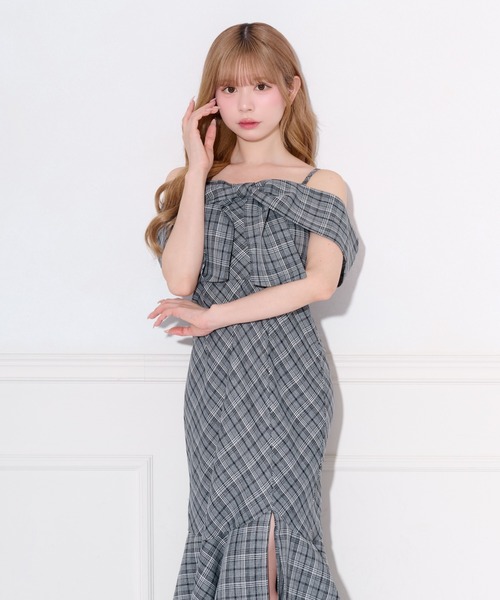 apres jour(アプレジュール)の「オフショルリボンマーメイドワンピース(ワンピース・レディース・ブルー系その他/ブラック系その他/オフホワイト・MEDIUM/X-LARGE/SMALL)」の12枚目の写真