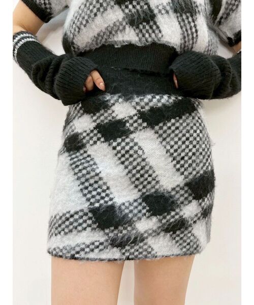 EVRIS(エヴリス)の「チェックニットミニスカート【セットアップ着用可能】 秋服(スカート・レディース・グリーン/レッド/ブラック・FREE)」の2枚目の写真