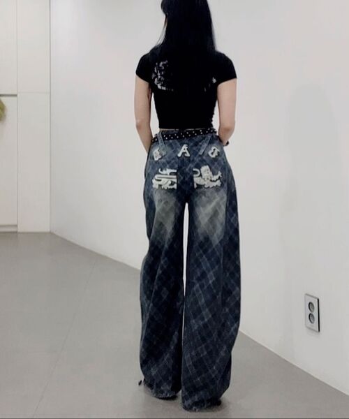 BADBLOOD(バッドブラッド)の「ライオンパッチウォッシュドバレルパンツ - ブルーデニムチェック(その他パンツ・レディース・その他・XX-SMALL/X-SMALL/SMALL/MEDIUM)」の9枚目の写真