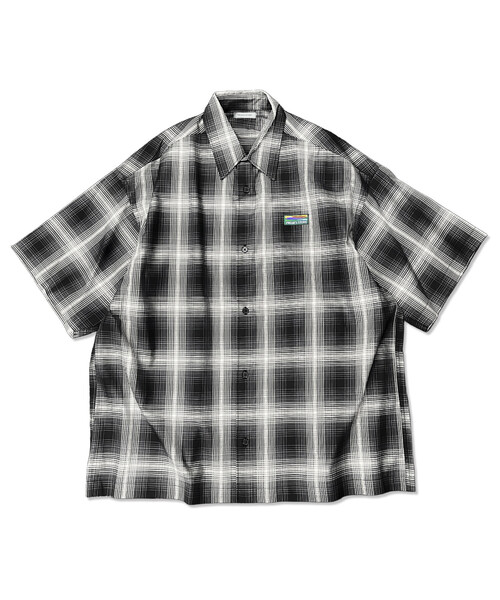 FREAK'S STORE（フリークスストア）の「限定展開 リラックスフィット ショートスリーブ チェックシャツ /半袖（シャツ/ブラウス・メンズ・チャコールグレー/ネイビー/ブラック/ブラウン/ライトベージュ/ベージュ/ホワイト/グリーン・SMALL/MEDIUM/LARGE）」の17枚目の写真
