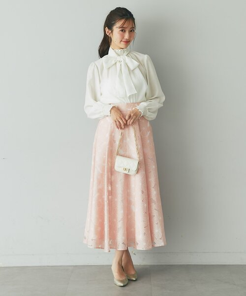 La boutique BonBon(ラブティックボンボン)の「【オケージョンにも】ボウタイシャーリングギャザーブラウス(シャツ/ブラウス・レディース・ピンク/オフホワイト・FREE)」の6枚目の写真