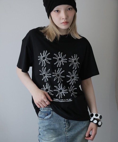 Ulysses(ユリシス)の「モノトーンプリントクルーネックTシャツ(Tシャツ/カットソー・レディース・ブラック・M/S)」の1枚目の写真