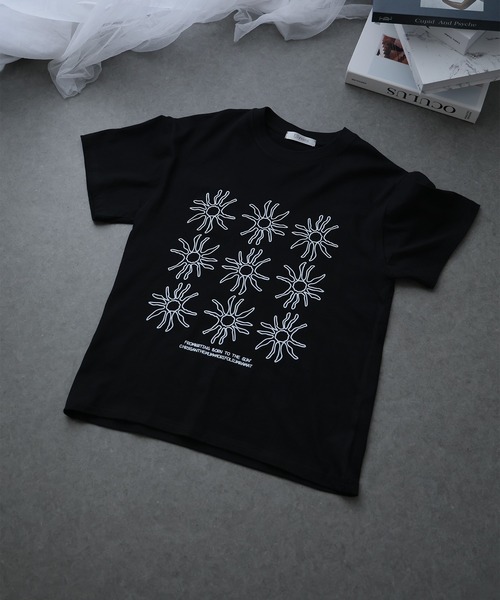 Ulysses(ユリシス)の「モノトーンプリントクルーネックTシャツ(Tシャツ/カットソー・レディース・ブラック・M/S)」の3枚目の写真