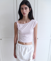 ANDNEEDS（アンドニーズ）の「Shoulder twisted slim tee (pink)（Tシャツ/カットソー）」