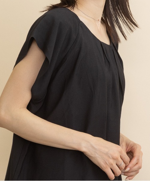 lodie(ロディ)の「【接触冷感】ギャザーフレンチブラウス(シャツ/ブラウス・レディース・ベージュ/カーキ/ブラック・FREE)」の6枚目の写真