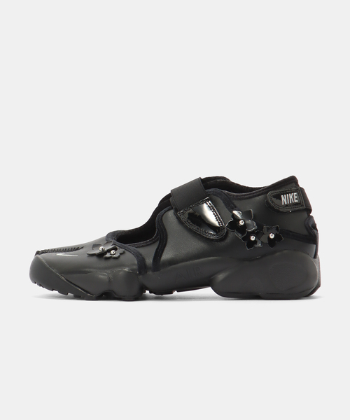 Herringbone Footwear(ヘリンボーンフットウェア)の「NIKE W AIR RIFT IV5682-001(スニーカー・レディース・ブラック・25cm/24cm/23cm)」の1枚目の写真