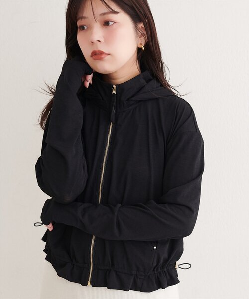 natural couture(ナチュラルクチュール)の「バックフリル裾ドロストUVパーカー(パーカー・レディース・ライトグレー/ブラウン/オフホワイト/ブラック・FREE)」の2枚目の写真
