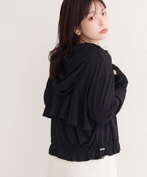 natural couture(ナチュラルクチュール)の「バックフリル裾ドロストUVパーカー(パーカー・レディース・ライトグレー/ブラウン/オフホワイト/ブラック・FREE)」の16枚目の写真