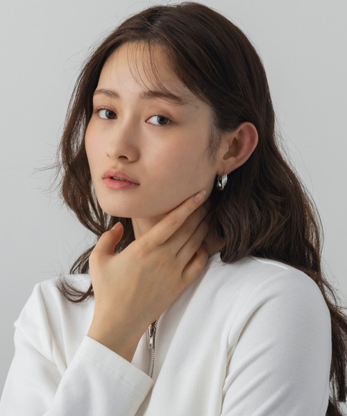 AJUGA.(アジュガ)の「クロスラインフープピアス(ピアス(両耳用)・レディース・シルバー/ゴールド・ONE SIZE)」の19枚目の写真
