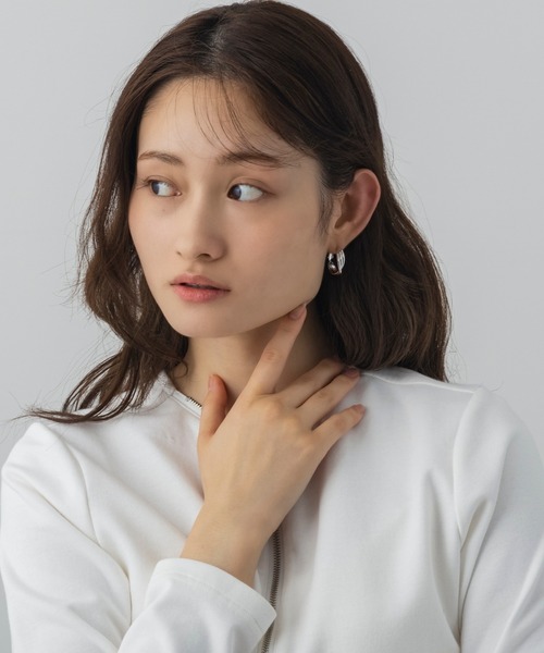 AJUGA.(アジュガ)の「クロスラインフープピアス(ピアス(両耳用)・レディース・シルバー/ゴールド・ONE SIZE)」の20枚目の写真