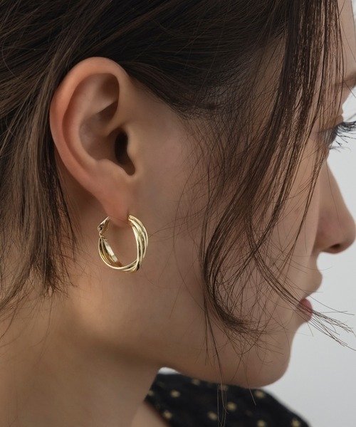 AJUGA.(アジュガ)の「クロスラインフープピアス(ピアス(両耳用)・レディース・シルバー/ゴールド・ONE SIZE)」の13枚目の写真