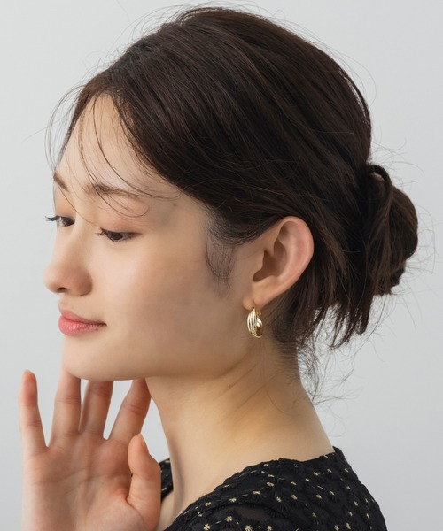 AJUGA.(アジュガ)の「クロスラインフープピアス(ピアス(両耳用)・レディース・シルバー/ゴールド・ONE SIZE)」の11枚目の写真