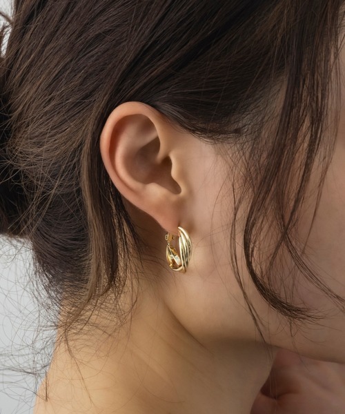 AJUGA.(アジュガ)の「クロスラインフープピアス(ピアス(両耳用)・レディース・シルバー/ゴールド・ONE SIZE)」の12枚目の写真