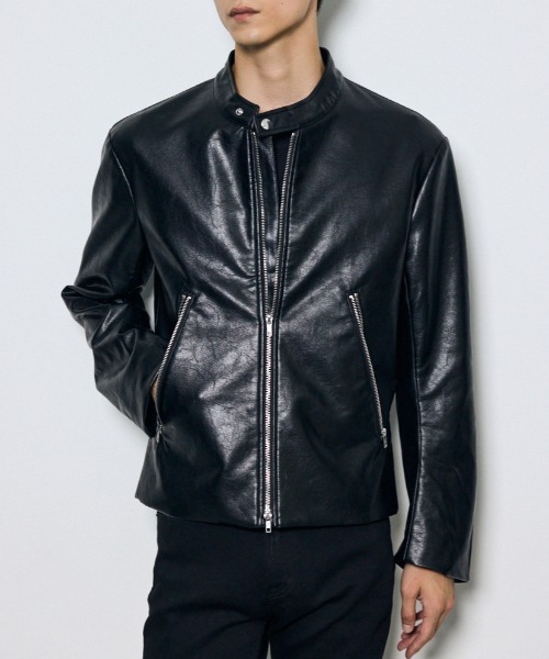 AZUL by moussy(アズールバイマウジー)の「合皮シングルライダース 秋服 冬服 フェイクレザー レザージャケット ブルゾン タイト 細身(ライダースジャケット・メンズ・チャコールグレー/ブラウン/ブラック・LARGE/MEDIUM)」の1枚目の写真