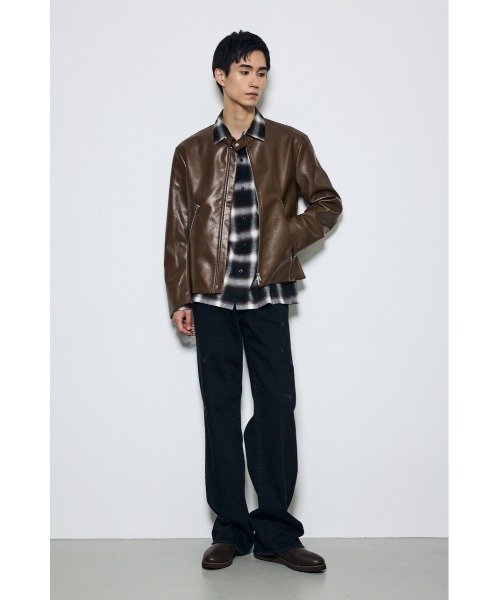 AZUL by moussy(アズールバイマウジー)の「合皮シングルライダース 秋服 冬服 フェイクレザー レザージャケット ブルゾン タイト 細身(ライダースジャケット・メンズ・チャコールグレー/ブラウン/ブラック・LARGE/MEDIUM)」の4枚目の写真