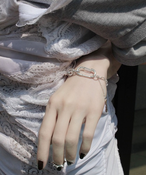 Soierie(ソワリー)の「ローエッジ クリップ ブレスレット / Raw edge clip bracelet(ブレスレット・レディース・シルバー・FREE)」の9枚目の写真