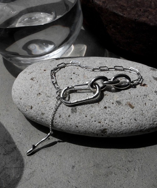 Soierie(ソワリー)の「ローエッジ クリップ ブレスレット / Raw edge clip bracelet(ブレスレット・レディース・シルバー・FREE)」の2枚目の写真
