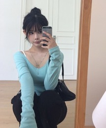 深Uネック無地スリム長袖Tシャツ