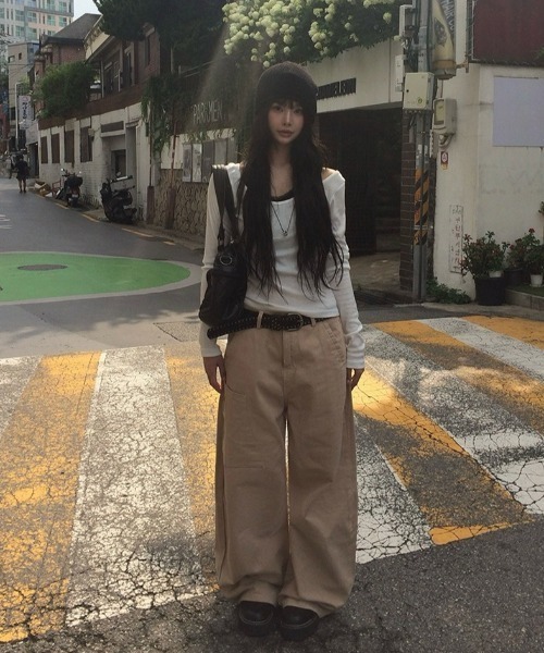 anyonemore（エニワンモア）の「深Uネック無地スリム長袖Tシャツ（Tシャツ/カットソー・レディース・ミント/ホワイト・FREE）」の11枚目の写真