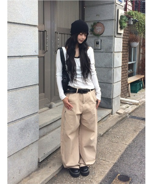 anyonemore（エニワンモア）の「深Uネック無地スリム長袖Tシャツ（Tシャツ/カットソー・レディース・ミント/ホワイト・FREE）」の7枚目の写真