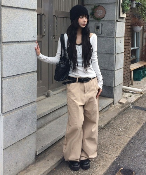 anyonemore（エニワンモア）の「深Uネック無地スリム長袖Tシャツ（Tシャツ/カットソー・レディース・ミント/ホワイト・FREE）」の8枚目の写真