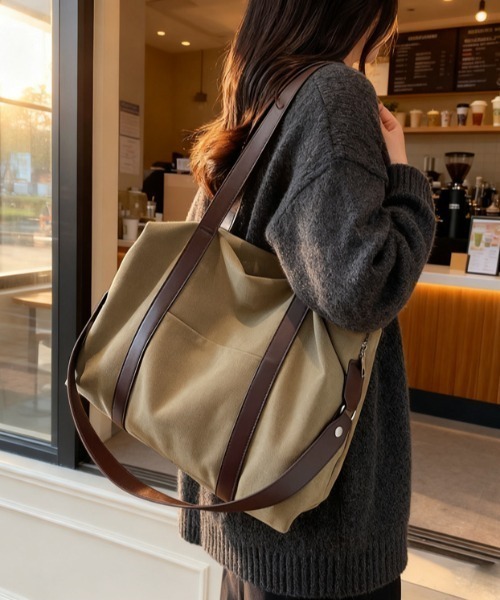 Alum'（アルム）の「【A4・PC対応】キャンバス×レザーパイピング 2way大容量ボストントートバッグ（ボストンバッグ・レディース・ベージュ/ブラック/グレー・FREE）」の8枚目の写真