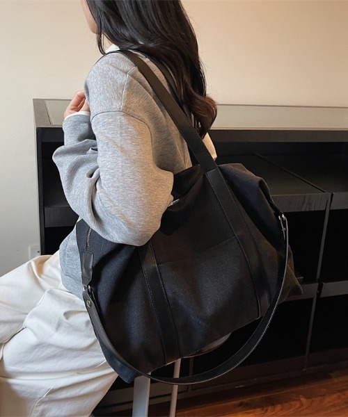 Alum'（アルム）の「【A4・PC対応】キャンバス×レザーパイピング 2way大容量ボストントートバッグ（ボストンバッグ・レディース・ベージュ/ブラック/グレー・FREE）」の6枚目の写真